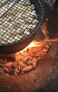 Gezellig smullen van heerlijke popcorn tijdens het kamperen